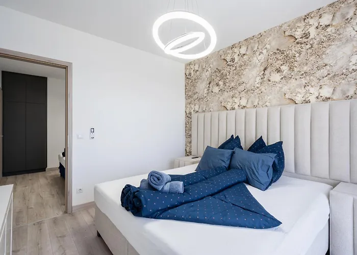 Corvin 5 Stars Luxury Apartment With Free Parking