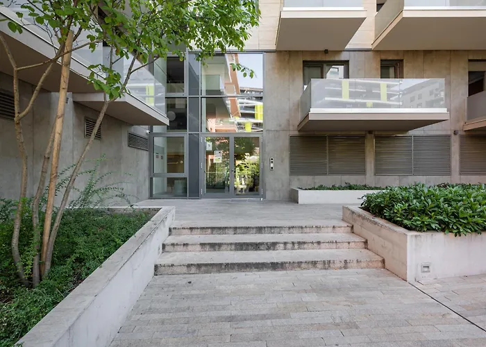 Corvin 5 Stars Luxury Apartment With Free Parking
