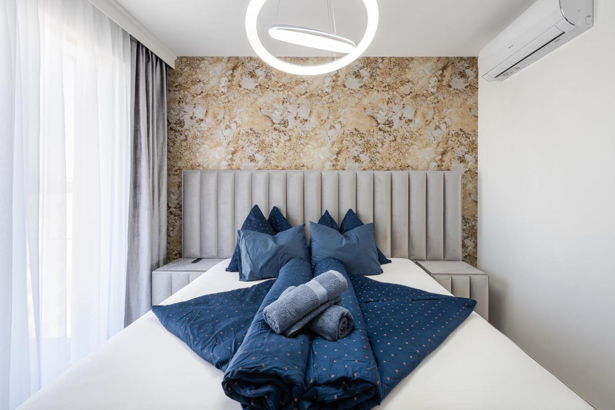 Апартаменти Corvin 5 Stars Luxury With Free Parking *