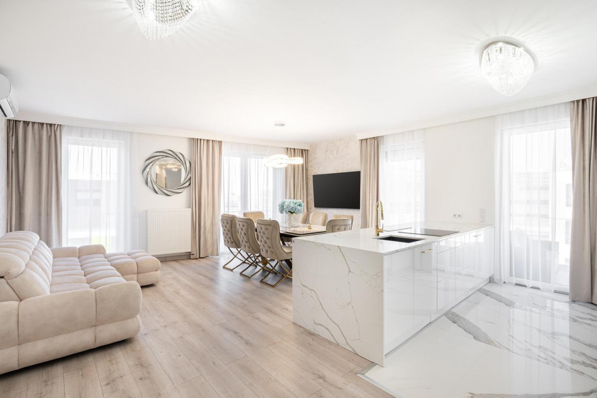 Corvin 5 Stars Luxury With Free Parking Апартаменти